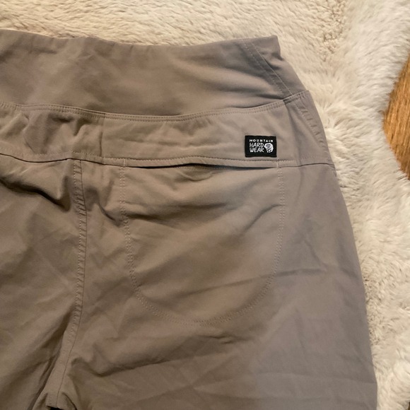 Mountain Hardwear Shorts Size‎ Medium 9" Inseam Pull On Womens Tan Pockets - Picture 8 of 8